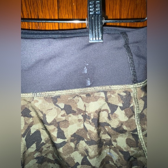 Lululemon Speed Up Short *2.5" Size 4 - Picture 4 of 9